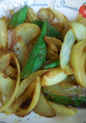 A picture of Curry flavored stir-fry with okra & onion.