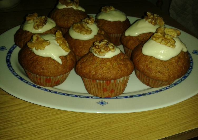 Carrot cake muffins con frosting de queso