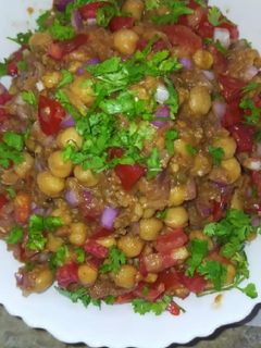 छोले चाट (chole chaat recipe in Hindi) रेसिपी मुख्य फोटो