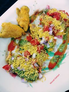 पालक पकोड़ा चाट (palak pakoda chaat recipe in Hindi) रेसिपी मुख्य फोटो