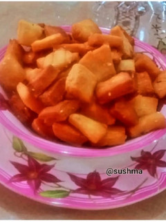 सूजी और मैदा के शक्कर पारे‌ रेसिपी मुख्य फोटो