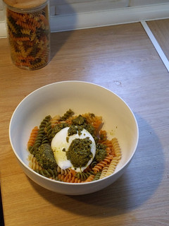 Una foto de Pasta con Burrata y Pesto