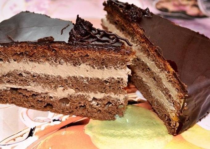 Нежный шоколадный крем и абрикосовая кислинка! Как приготовить Пражский торт — рецепт пошагово