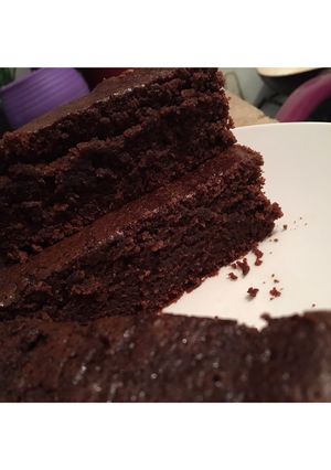 Una foto de TORTA DE CHOCOLATE húmeda y deli!