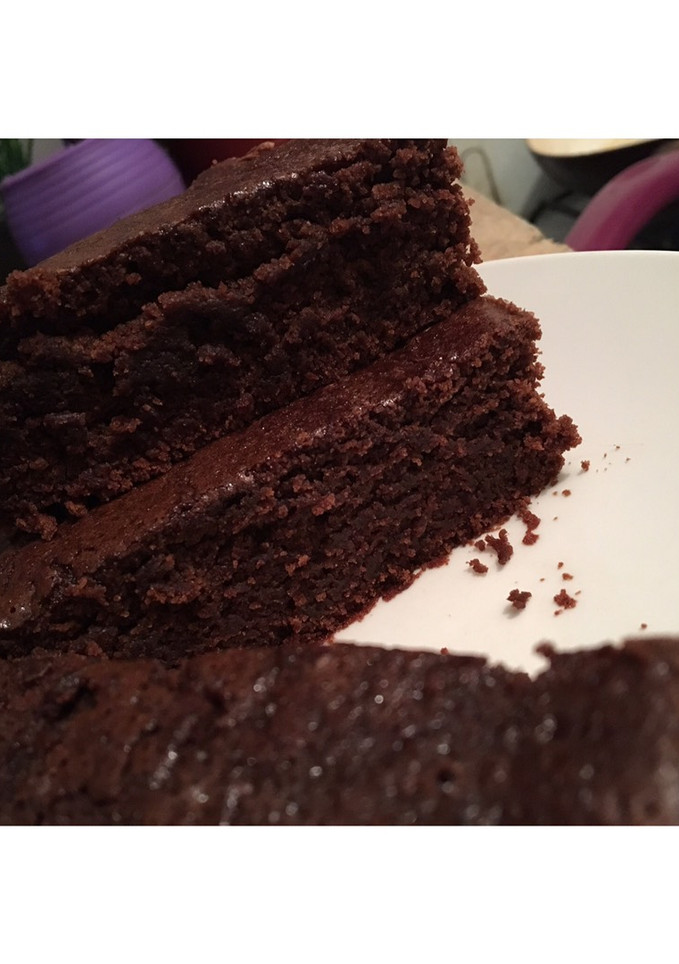Una foto de TORTA DE CHOCOLATE húmeda y deli!