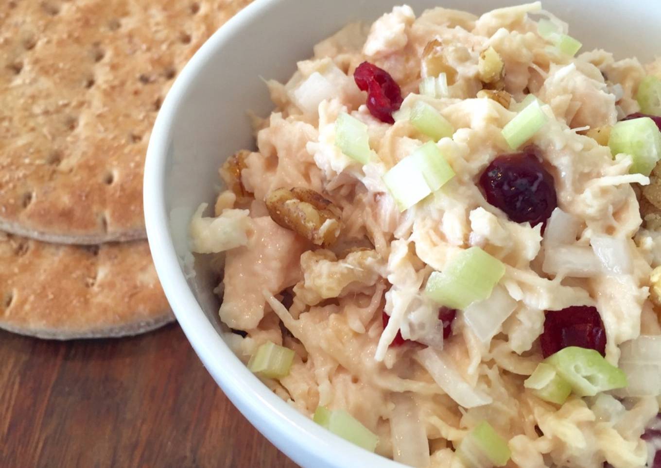 Ensalada de Pollo con Nueces y Arándanos