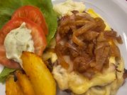 Una foto de lomito a la pimienta