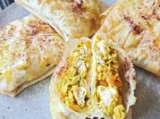 Une photo de poulet courgette cumin