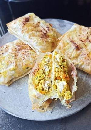 Une photo de Mini pastillas de poulet courgettes et carottes