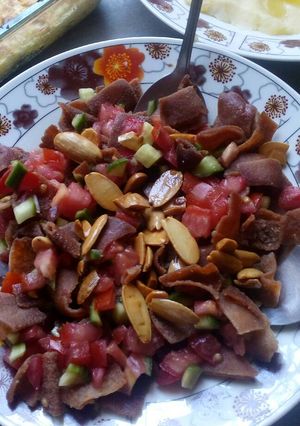 صورة لوصفة فتوش بسيط باللوز