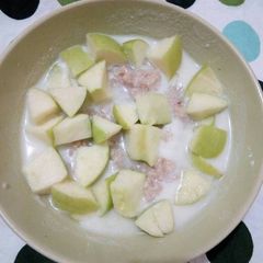 A picture of Oat with Green Apples.
