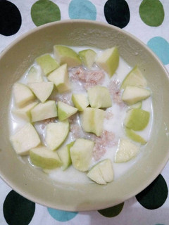 A picture of Oat with Green Apples.