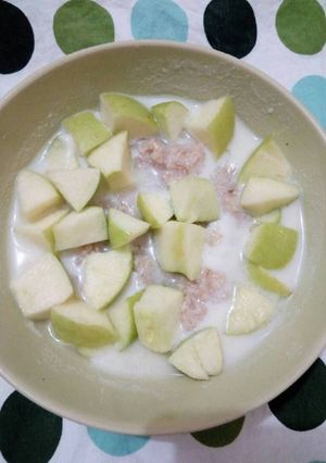 A picture of Oat with Green Apples.