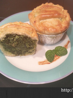 Una foto de Mini spinach pie/mini pastel de espinacas