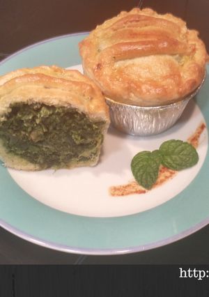 Una foto de Mini spinach pie/mini pastel de espinacas
