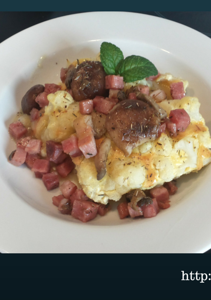 Una foto de Coliflor gratinada con jamón y setas