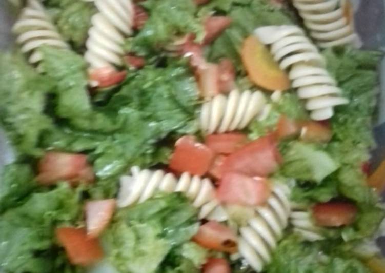 Simple vege salad and pasta🌺🌺
