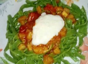 Una foto de Fideos verdes muy verdes