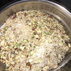 A picture of Crunchy dry fruits mixture.