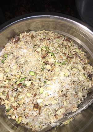 A picture of Crunchy dry fruits mixture.