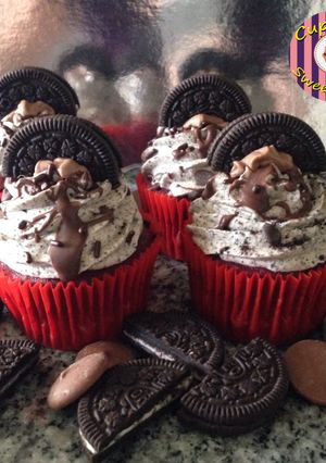 Una foto de Cupcakes de Red Velvet con crema de Oreo