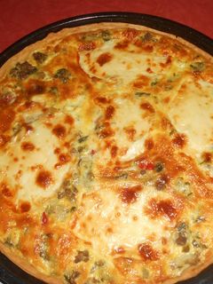 Una foto de Tarta de puerros, carne y queso