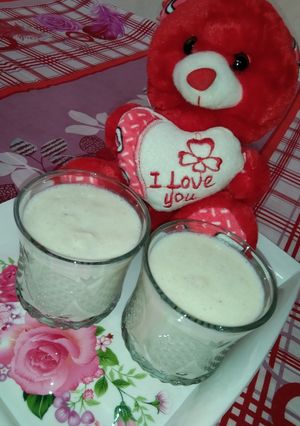 A picture of Pista banana milkshake.