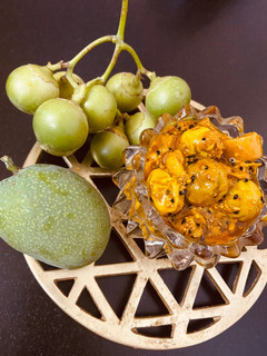 लसोड़े और कच्चे आम का अचार (lasode aur kacche aam ka achar recipe in Hindi) रेसिपी मुख्य फोटो