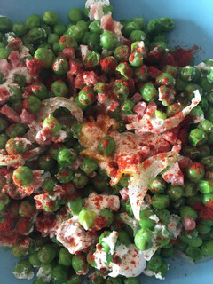 Una foto de Guisantes con jamón y huevo en Lékué