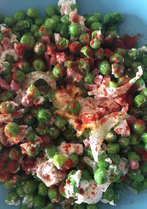 Una foto de Guisantes con jamón y huevo en Lékué