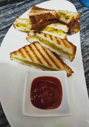 A picture of Potato sandwich.