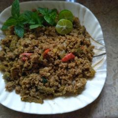 A picture of Qeema Kareley (bitter gourd).