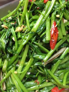 蒜味辣炒小魚干空心菜 的食譜成品照片