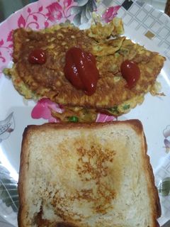 आम्लेट पाव (omelette pav recipe in marathi) रेसिपी चे मुख्य फोटो