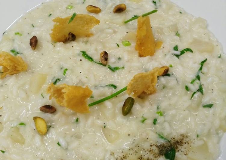 Risotto cacio,pere e cialda di Parmigiano