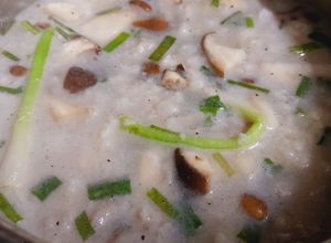 Hình của món Canh nấm đùi gà và bông cải nấu thịt xay.