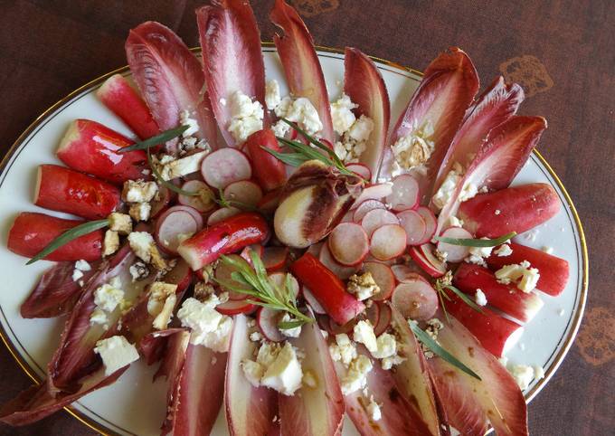 Ensalada de rabanitos con endibias rojas, queso feta y vinagreta de  estragón Receta de Cuqui Bastida- Cookpad