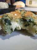 Bombas de papa, espinaca y muzzarella