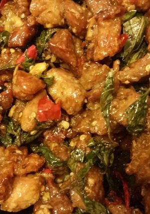 Foto resep Thai Spicy Basil & Pork Belly Stir-Fry