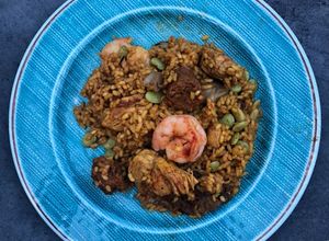 Una foto de Paella a la leña