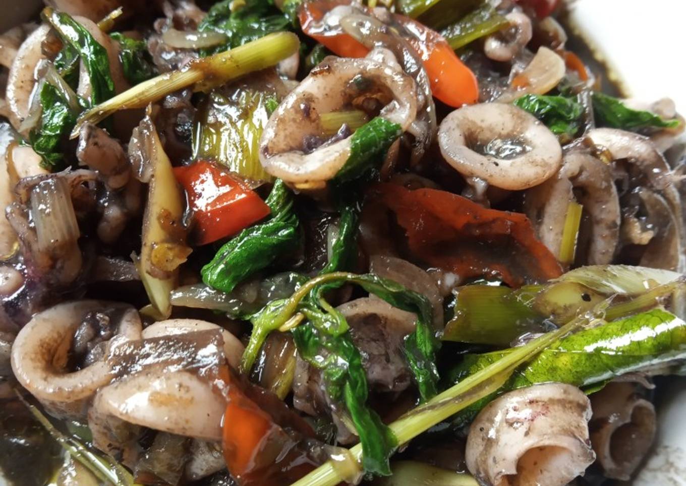 Kemangi panggang dengan cumi