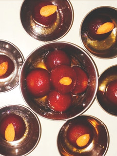 गुलाब जामुन (Guljamun recipe in Hindi) रेसिपी मुख्य फोटो