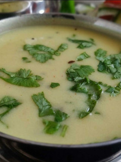 કઢી (Kadhi Recipe In Gujarati) રેસીપી મુખ્ય ફોટો