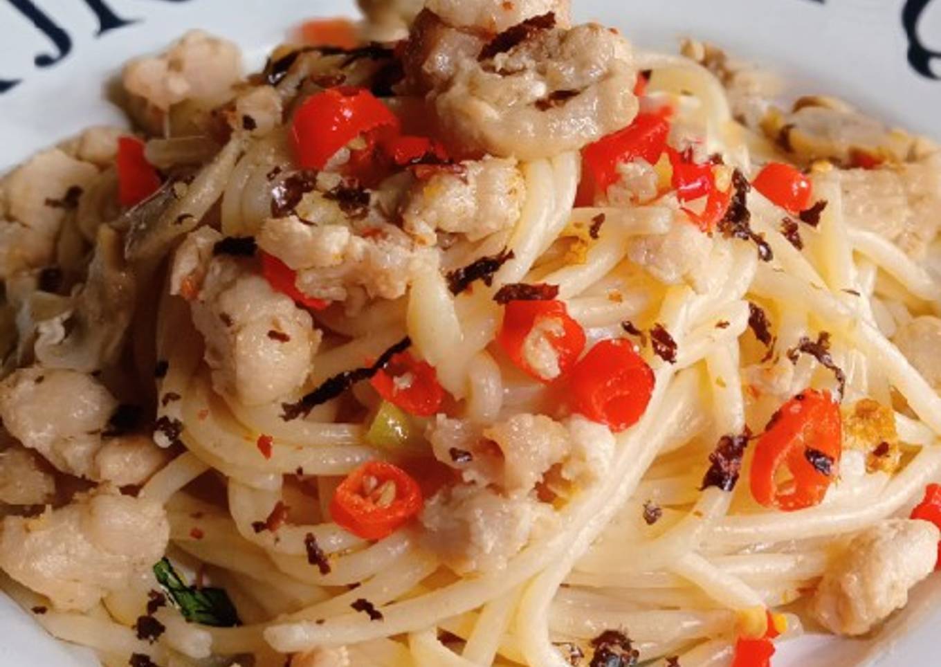 Spaghetti Aglio Olio Tuna with Mushroom