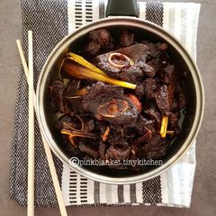 Mdm Lidia J.'s Oriental Lamb in Thick soy sauce A picture of Mdm Lidia J.'s Oriental Lamb in Thick soy sauce.