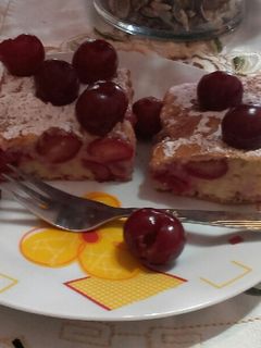Túrós - meggyes süti 🍒🍒 recept fotója