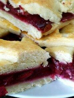 Tepsis, rácsos meggyes recept fotója