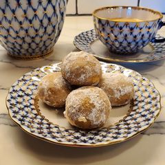 A picture of Russian Walnut Tea Cookies.