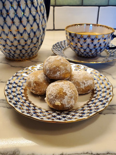 A picture of Russian Walnut Tea Cookies.
