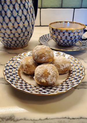 A picture of Russian Walnut Tea Cookies.